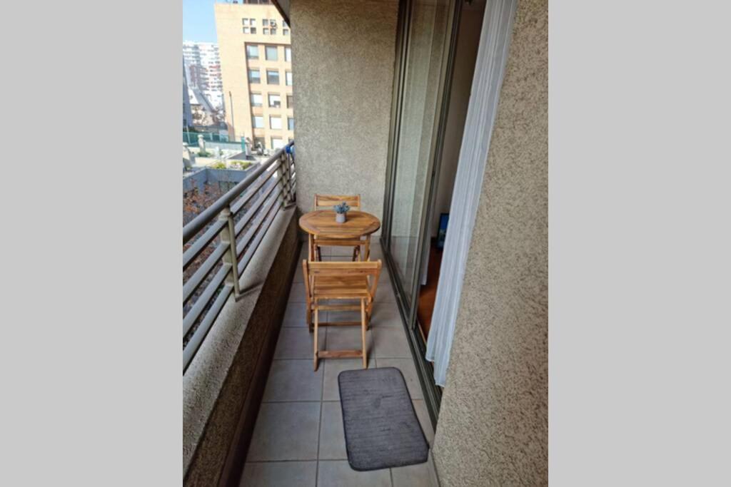 Dpto Metro Leones, Costanera Center Apartamento